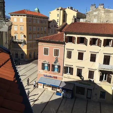 Charming Center Renee Apartament